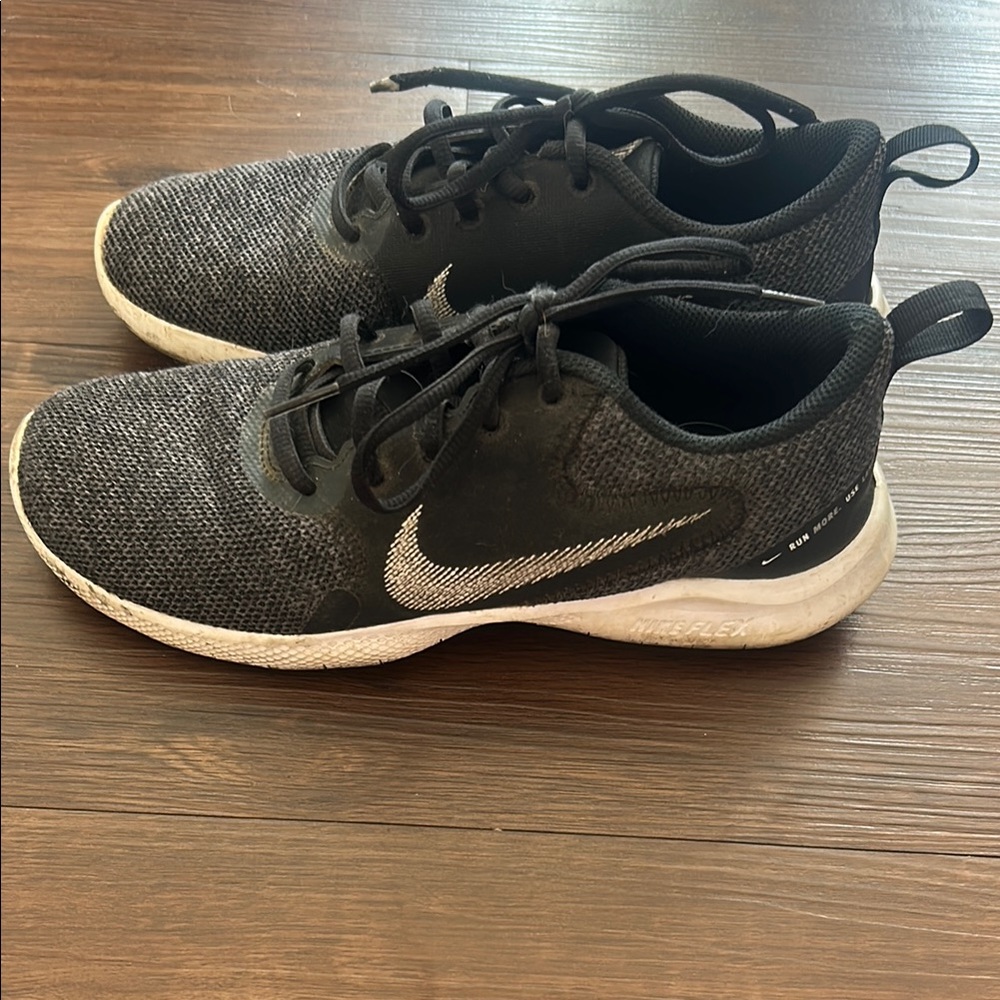 Nike Black Tennis Shoes